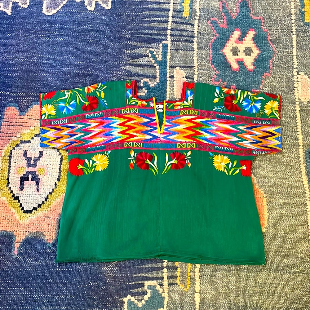 Arloom Hupil Top Sz M - M/L. Gently worn!!